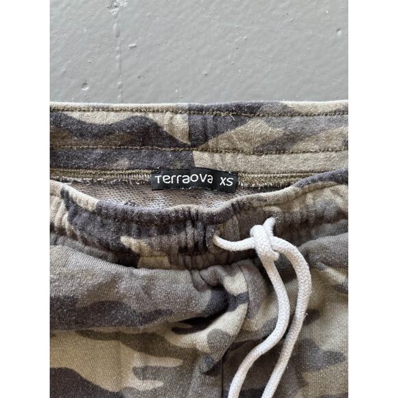 Terranova distressed camo joggers — XS, elastic waist, raw hem - Picture 2 of 2